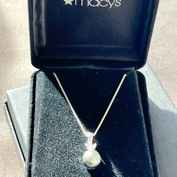 14k Tahitian Pearl Diamond necklace